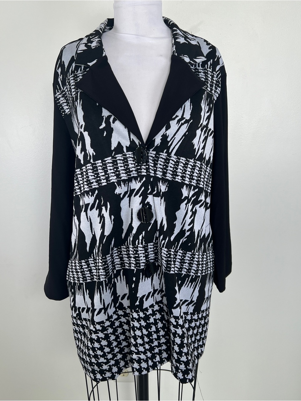 EUC! Ali Miles Black and White Print Top Size Large